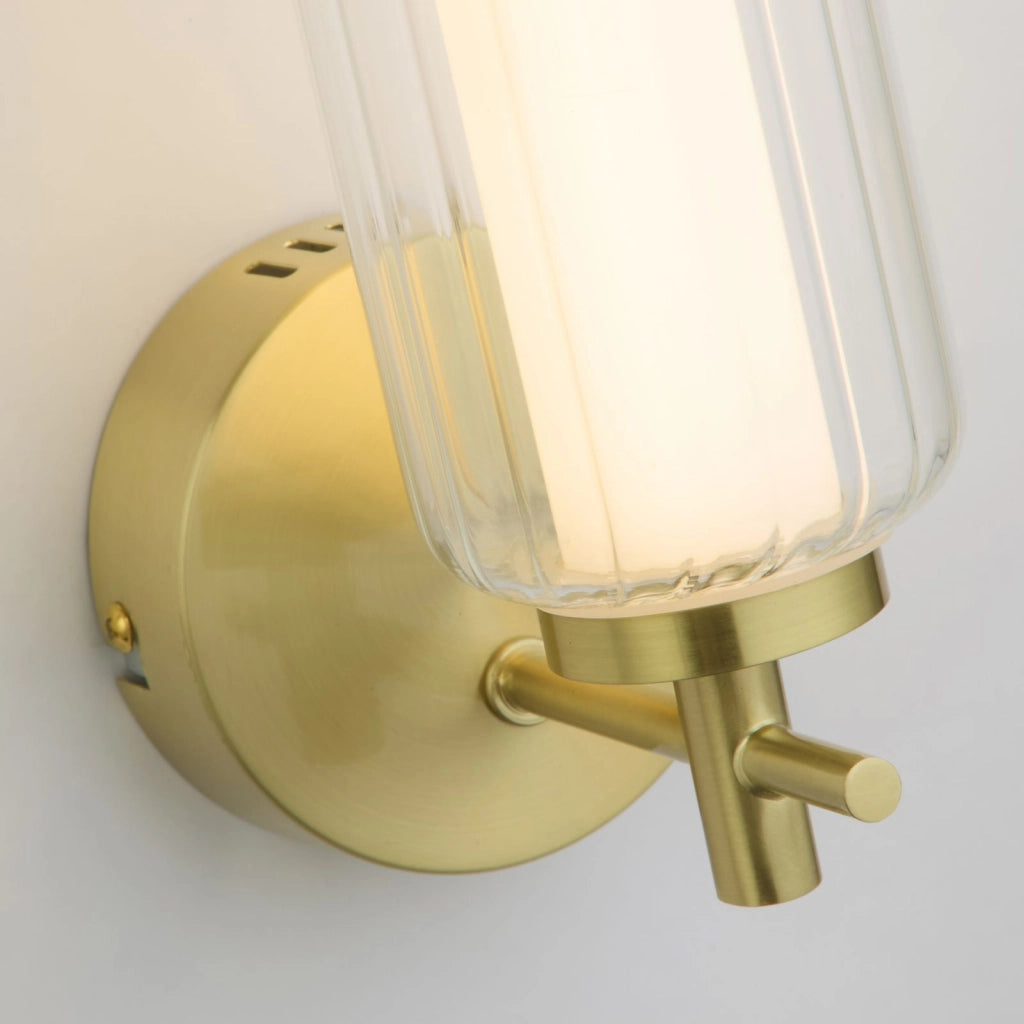 Applique a LED Mod, metallo ottone satinato, acrilico opalino e trasparente