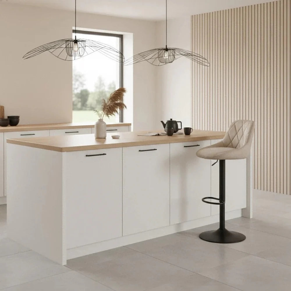 Set di 2 sgabelli da bar e cucina regolabili in altezza in microfibra beige Luca con struttura in metallo e poggiapiedi | Duzzle