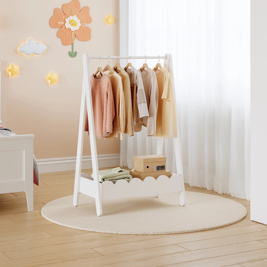 Stand Appendiabiti Vestnes a Forma di Capanna per Cameretta 99 x 66 x 38 cm - Bianco [en.casa]