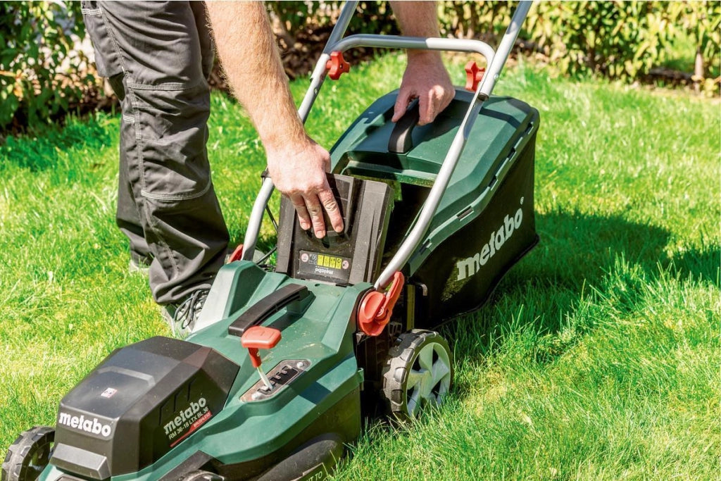 Metabo 601716850 RM 36-18 LTX BL 36 Tosaerba a batteria 18 V larghezza di taglio 36 cm motore Brushless senza batteria e caricatore colore Nero