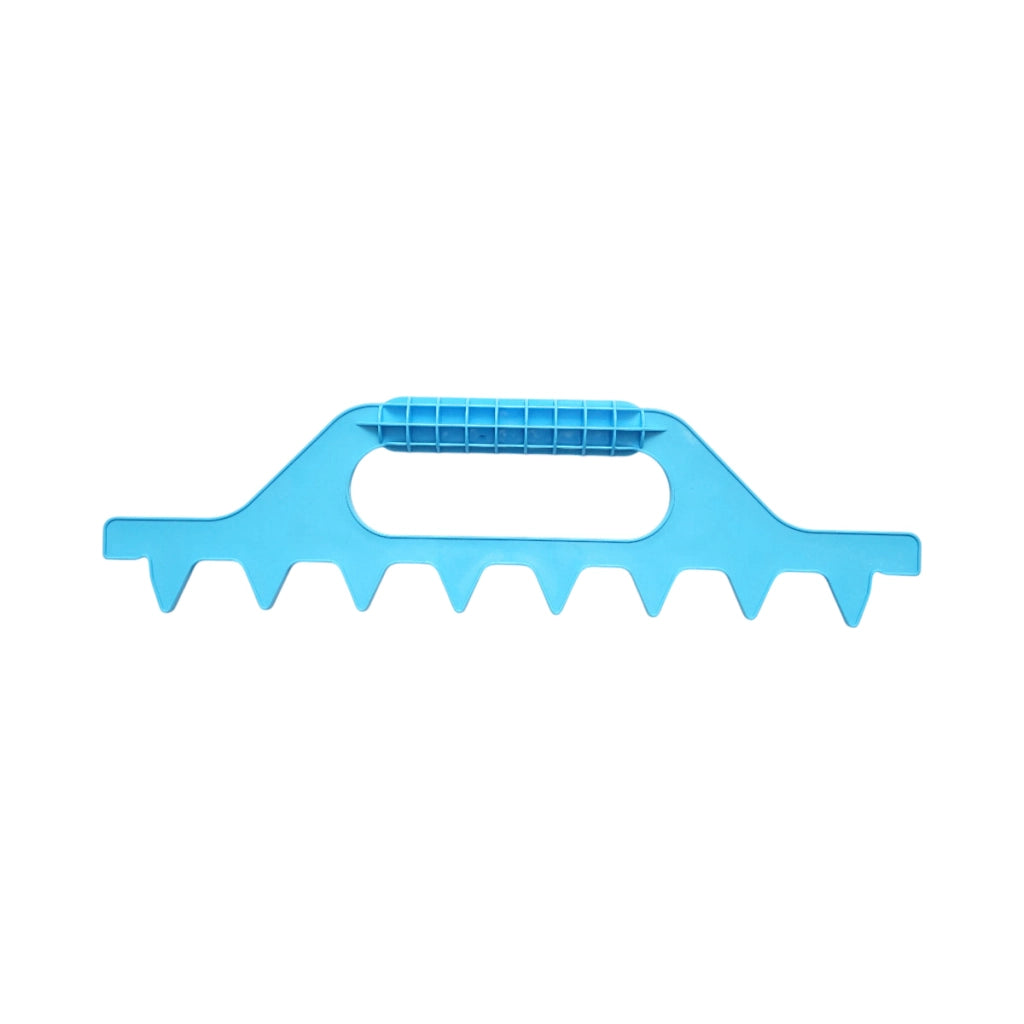 Strumento distanziatore per telaini di arnie in plastica a 7 file