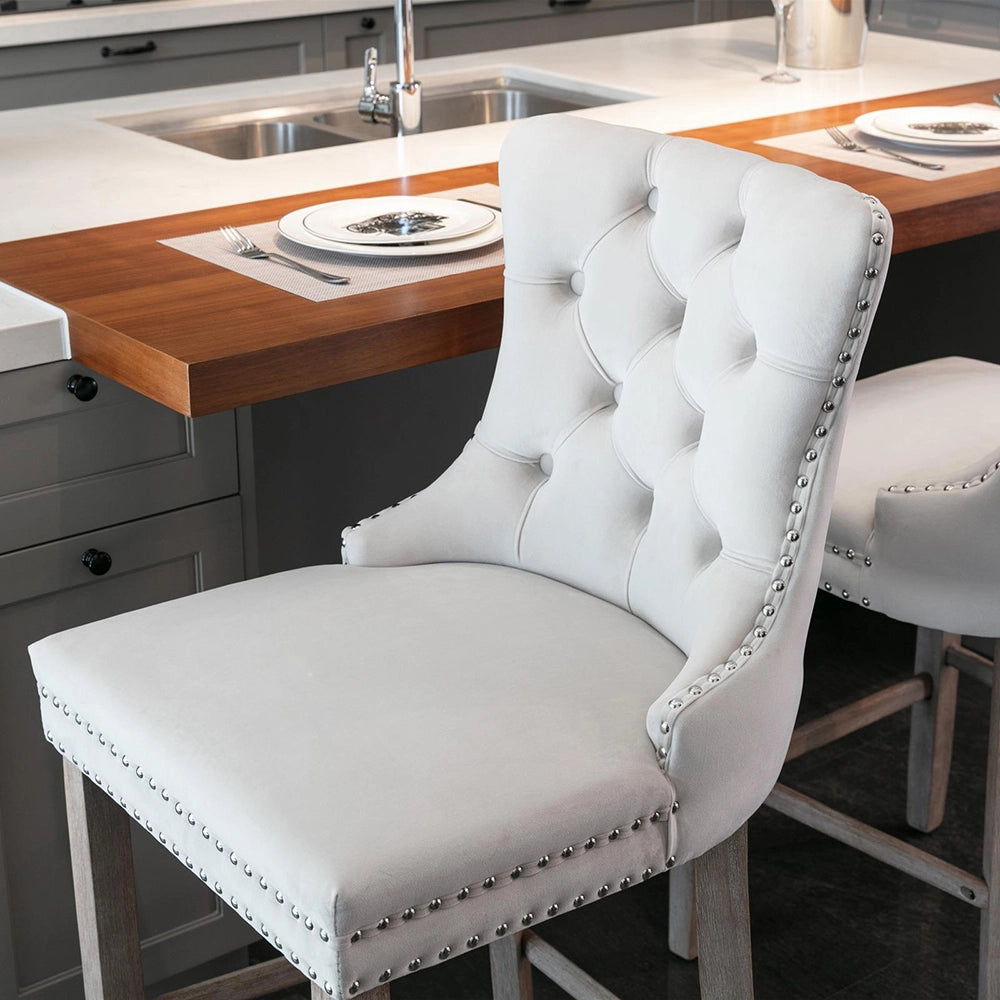 Set 2 sgabelli bar - Xylo - velluto beige gambe legno con borchie