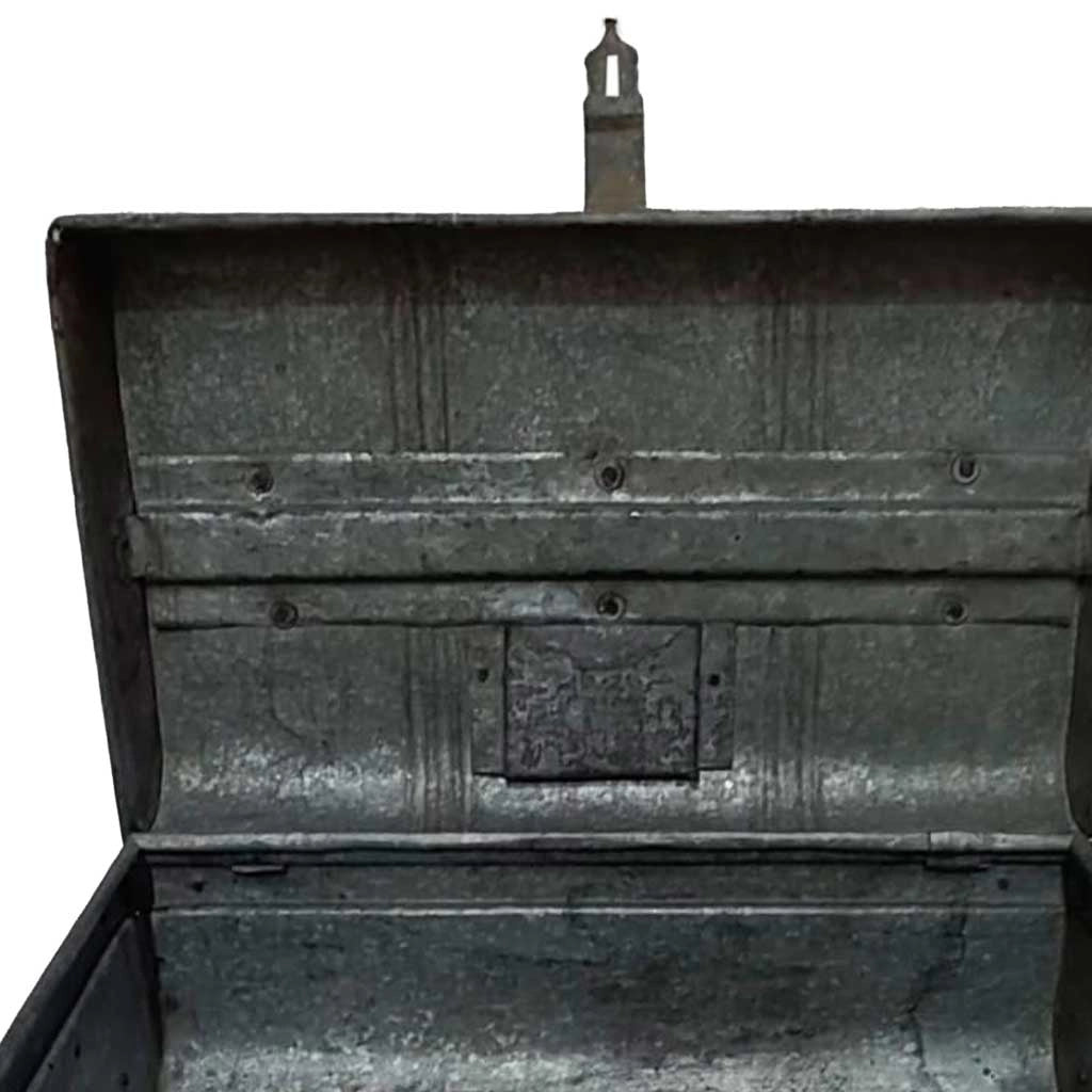 Valigia artigianale in metallo, 67x37x25h cm