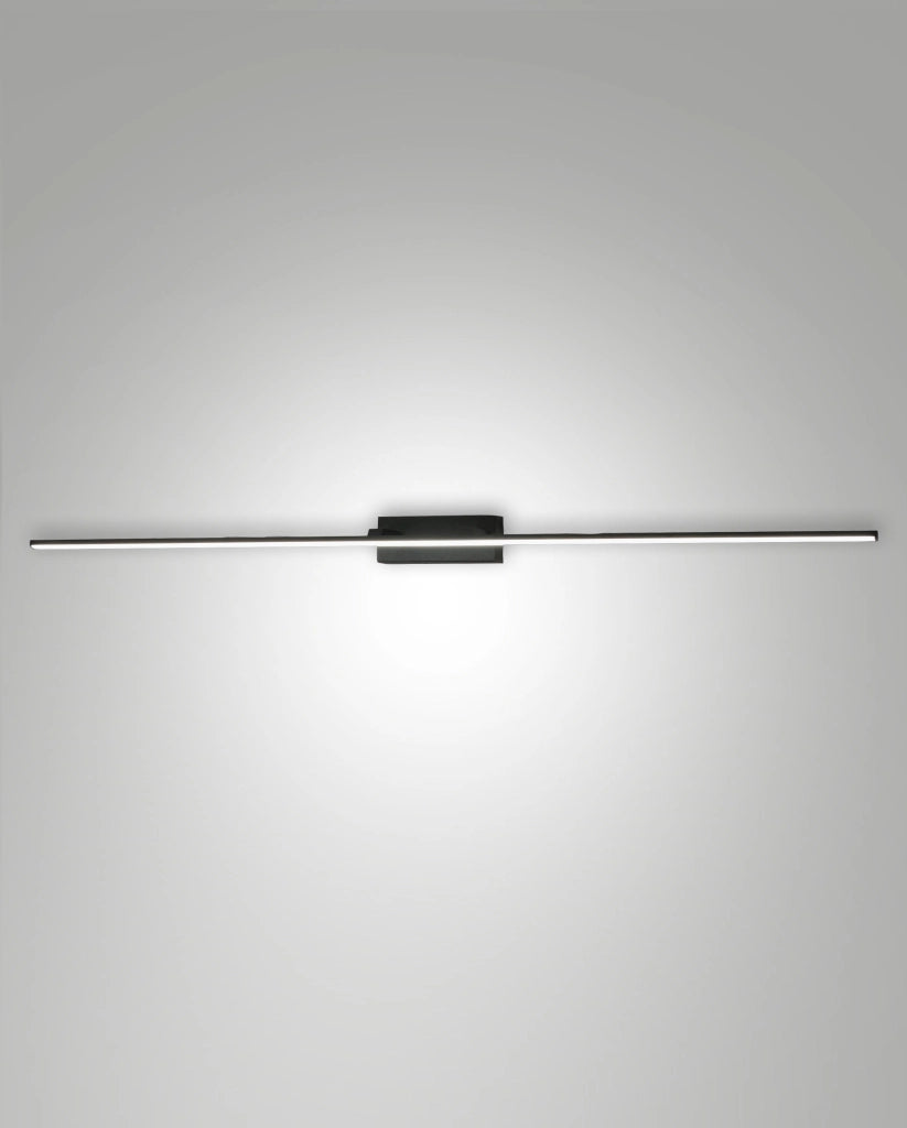 Nala Lampada da Parete LED Integrato 20W 2460lm IP44 3000K Warm White Struttura in Metallo e Metacrilato Colore Nero Design Moderno 109.5cm