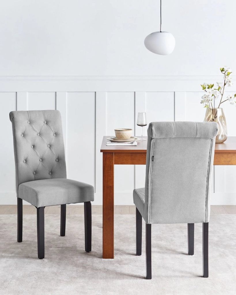 Set di 2 Sedie da Pranzo in Tessuto Grigio Glam Design Moderno Gambe in Legno Nero