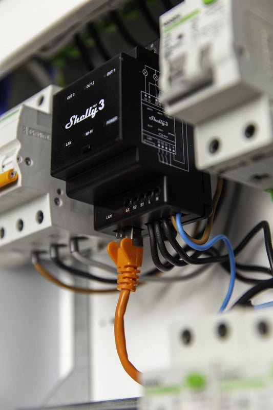 Shelly PRO 3. Relè WiFi. LAN Bluetooth. 3 Canali. guida DIN. controllo apparecchi ad  uso residenziale e commerciale