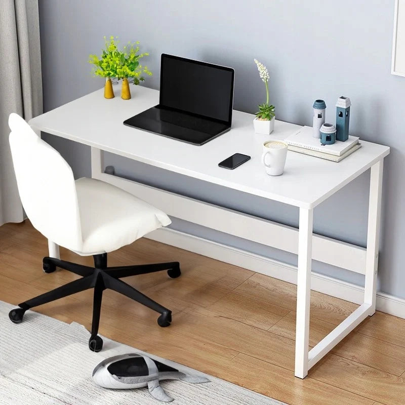 Scrivania per computer bianca da 80x37x73 cm, compatta e funzionale.