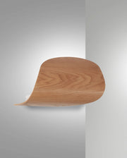 Lampada da Parete Pevero in Frassino e Metallo, LED Integrato 18W, Luce Calda 3000K, Dimmerabile a Taglio di Fase, Design Moderno e Rifinito