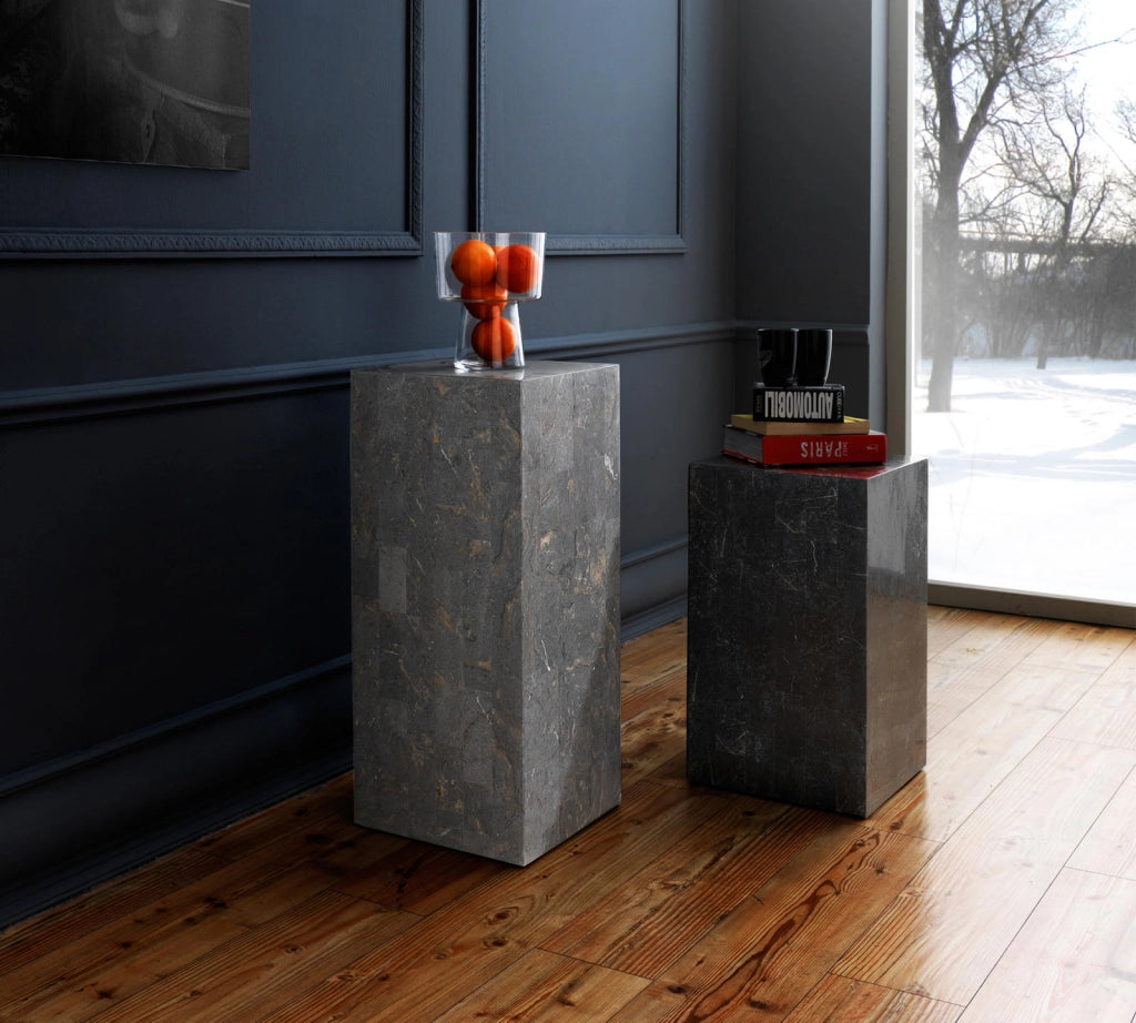 Colonna Inay design moderno in pietra fossile Gray Stone e compensato marino - Struttura artigianale di alta qualità - 35x35x80 cm
