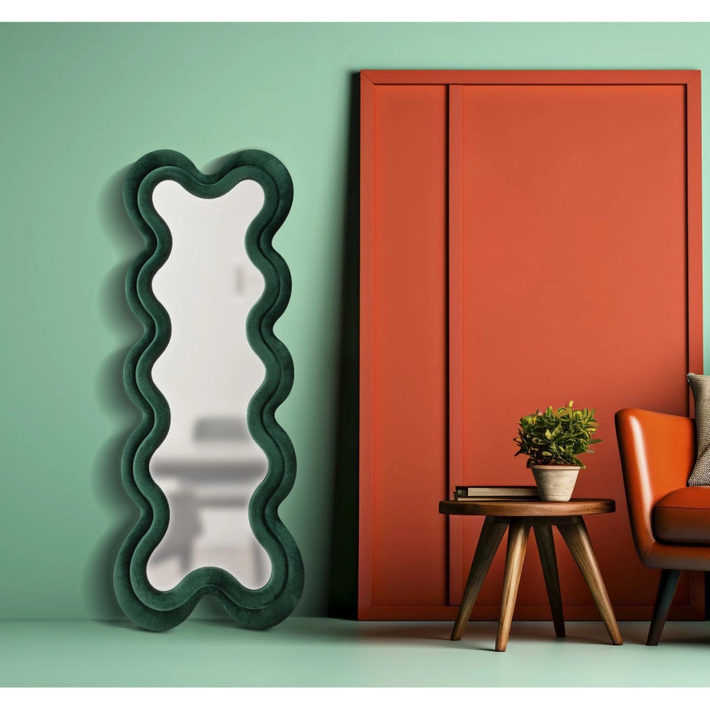 Specchio da parete Monica wavy in velluto verde 67x166 cm