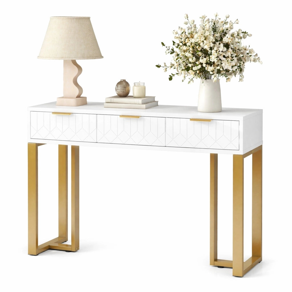 Tavolino consolle moderno con cassetti, struttura in metallo color oro, finitura bianca e piedini regolabili