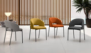 Sedia Greta in tessuto imbottito giallo con gambe in metallo antracite, sedia dal design circolare 55,5x52x78,5 cm - Greta Collection