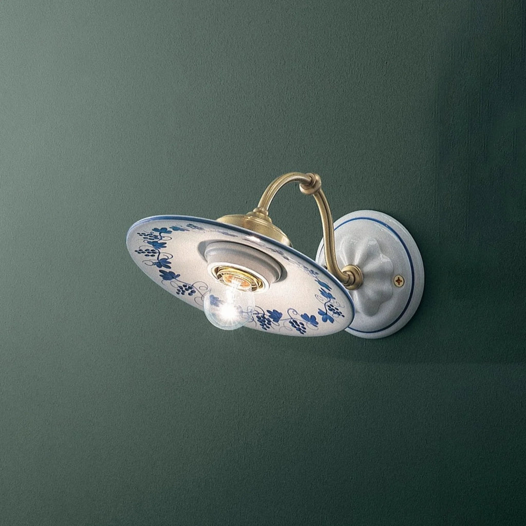 Applique Classica Asti Ceramica E Ottone Satinato Decorato Filo Blu 1 Luce E27
