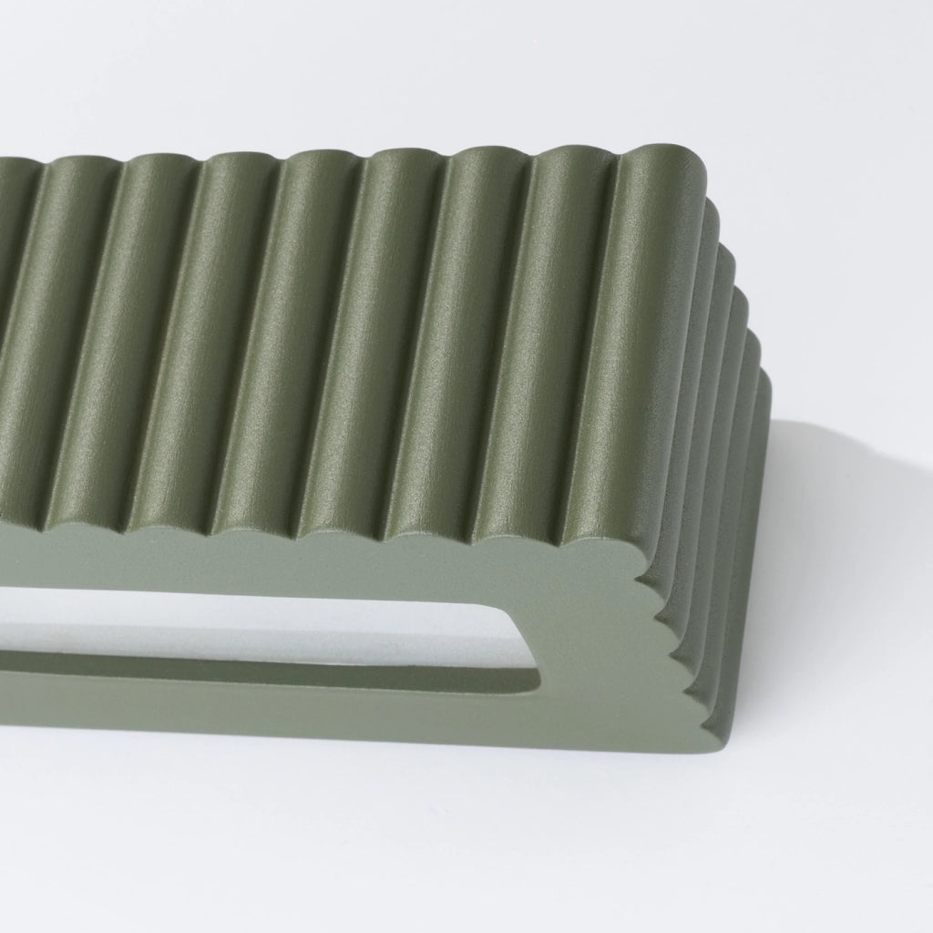 Lampada da parete in ceramica RIGATA verde oliva