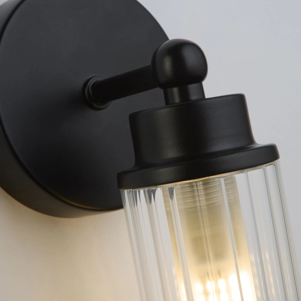 Applique Imperial 1Lt, metallo nero opaco e vetro trasparente a coste