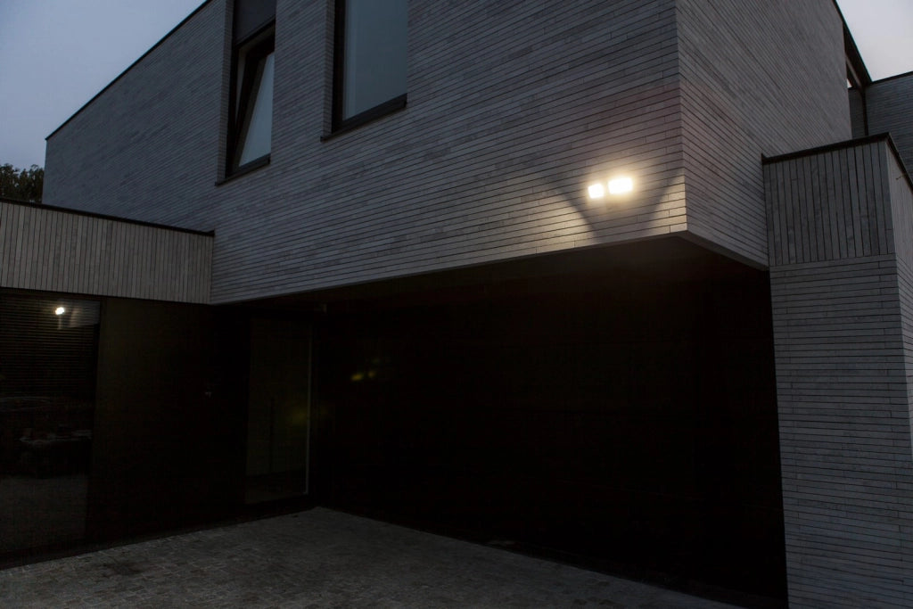 Faretto LED da esterno 2 teste nero PIR IP54 Lutec