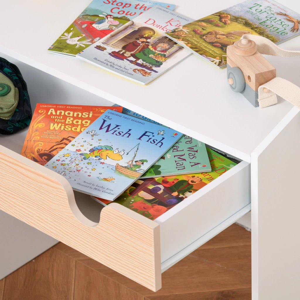 Set Scrivania e Sedia per Bambini con Cassetto e Scaffale in MDF Bianco e Legno