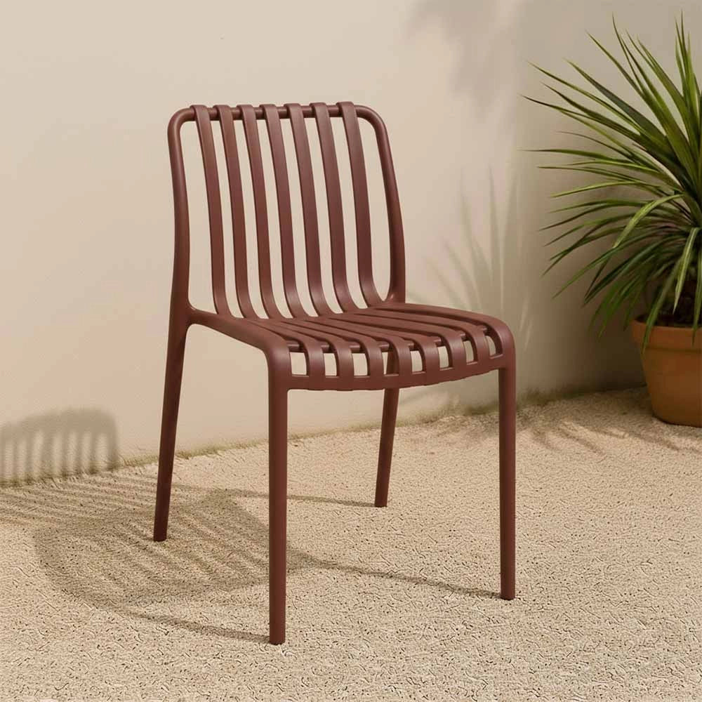 Sedia da esterno Iside in plastica resistente, modello comfort premium marrone