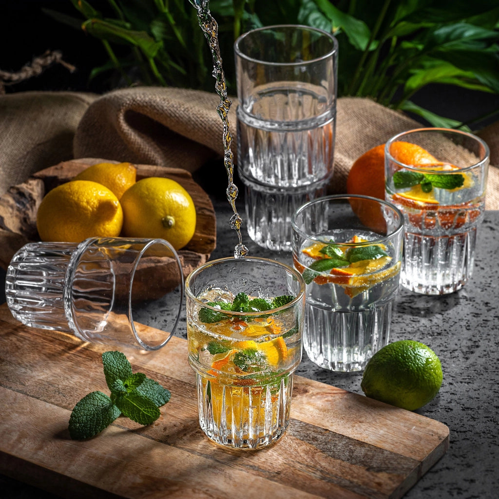 Set di 4 bicchieri KADAX per bevande fredde da 320 ml, con superficie a coste.