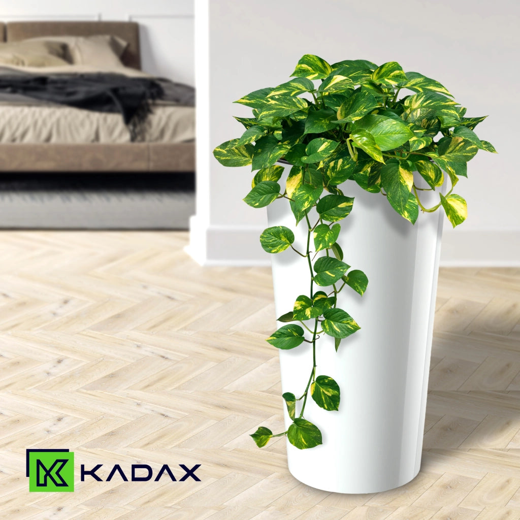 Vaso da fiori KADAX 57 cm con coperchio e inserto, in plastica bianca.