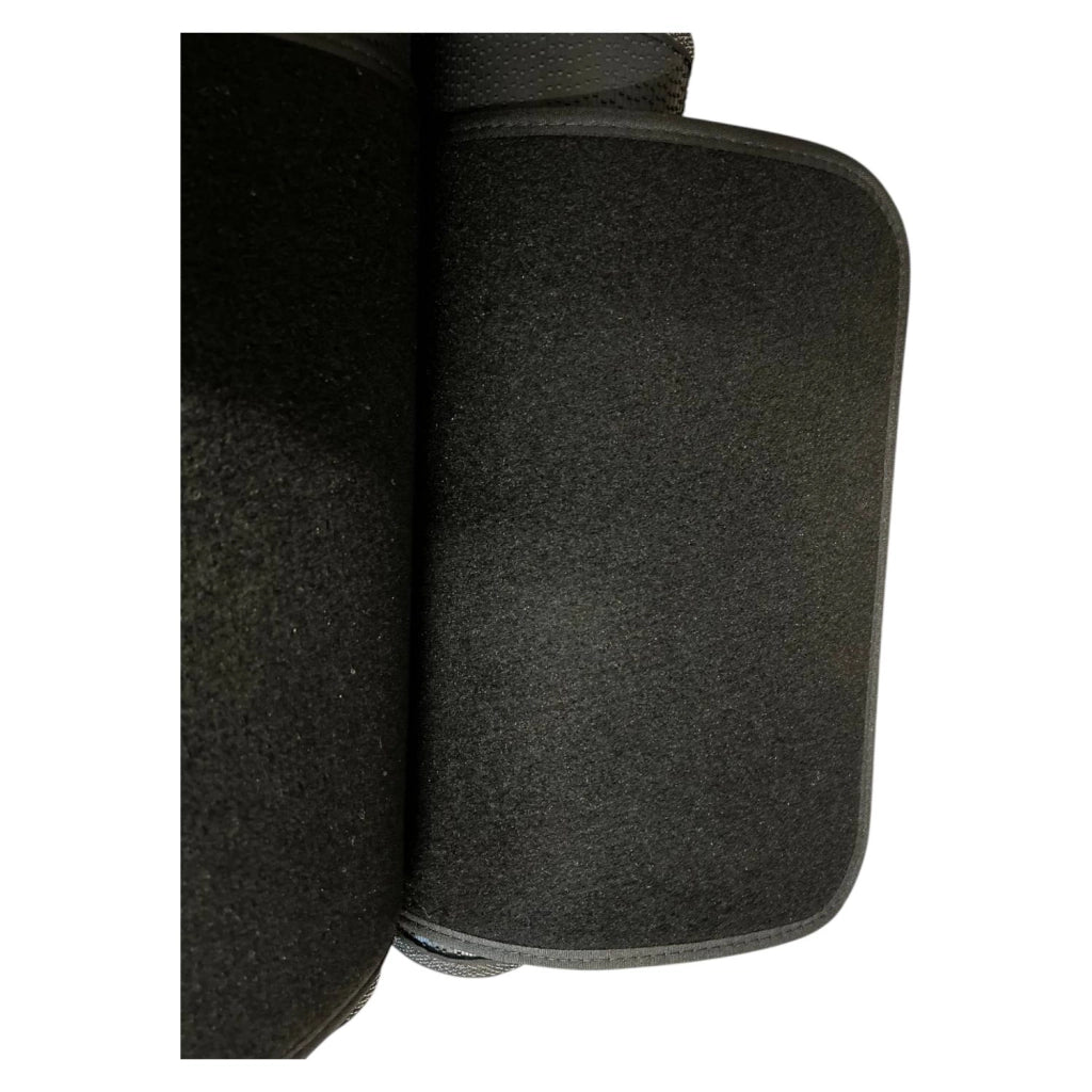 TAPPETINI PER AUTO 4 PEZZI IN MOQUETTE UNIVERSALI MX