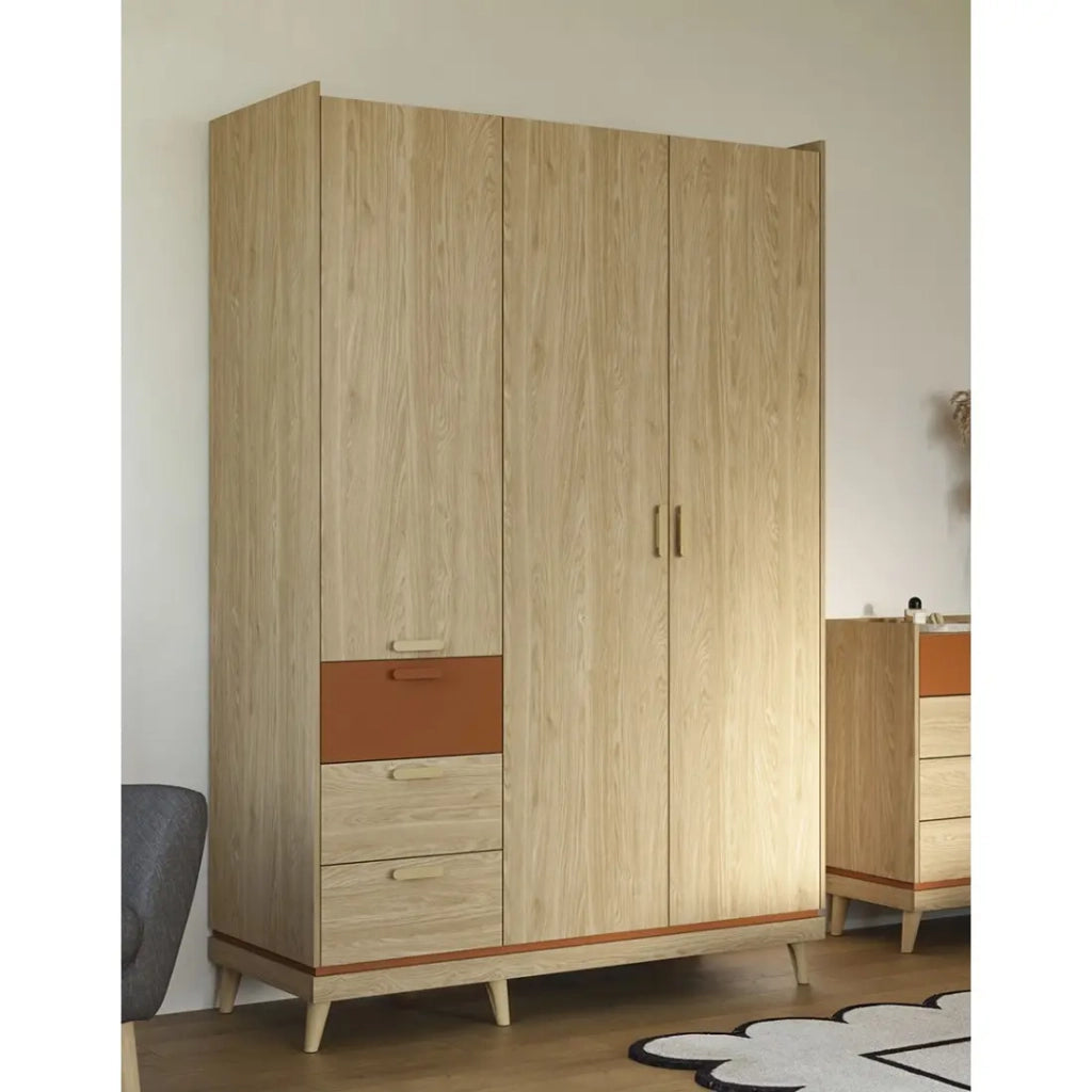 Armadio NOKI – 3 porte in rovere chiaro e moka – Stile scandinavo